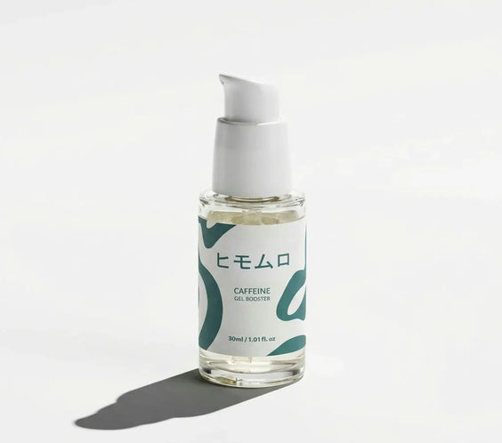 Serumflaska med pump, CAFFEINE GEL BOOSTER, 30 ml, på vit bakgrund, hudvård