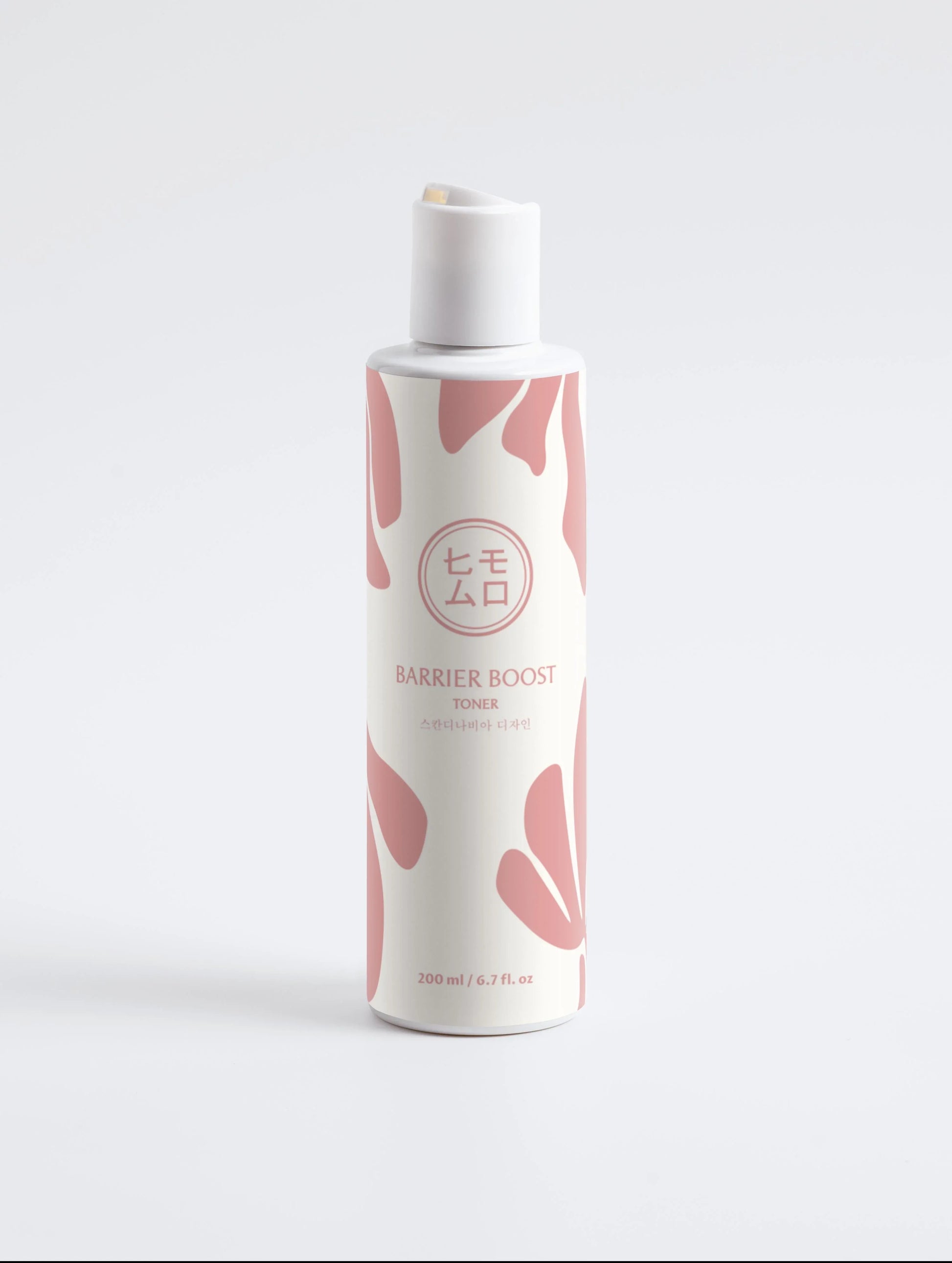 Barrier Boost toner 200 ml flaska med rosa mönster, hudvårdsprodukt på vit bakgrund